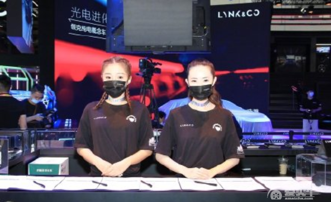 吉利自家礼仪小姐大闹展台被黑布裹走，只为了能提早下班？