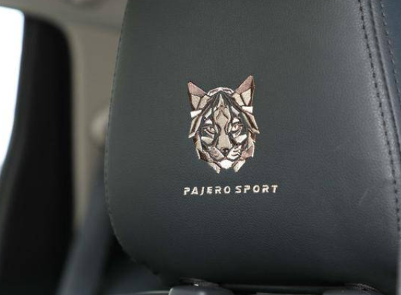 30万越野车 非承载式车身+超选四驱 比普拉多香