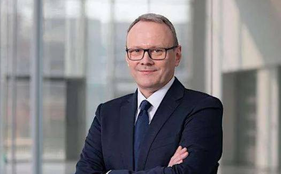 传统车企和造车新势力：你羡慕我，我也羡慕你