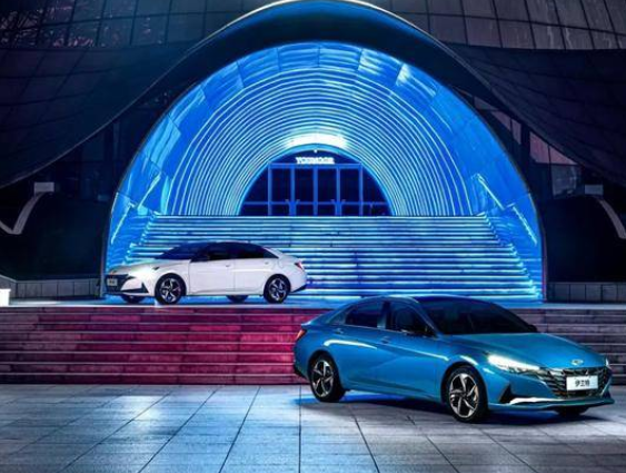  革命性换代，第七代伊兰特居然又“狠”又省油？ 