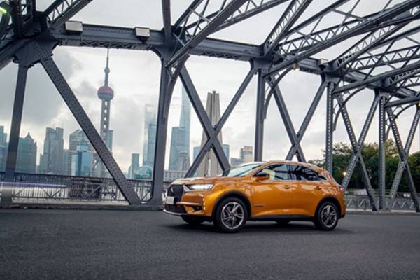 美还不够,更要黑科技,魔毯自适应悬架系统打造舒