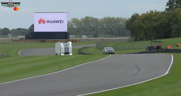 无人驾驶货车时速超80公里，司机远程可同时操控