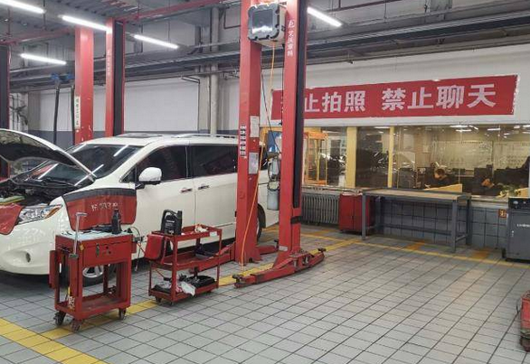  故意砸坏水箱框架 截留客户车辆油液 这两家4S店这下出名了 