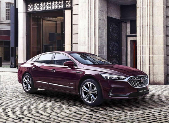  从不可一世的皇冠，到放下身段的亚洲龙，B+级市场经历了什么？ 