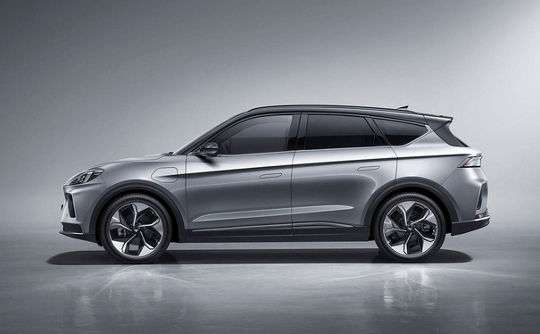  ARCFOX αT正式上市 售24.19万元起 