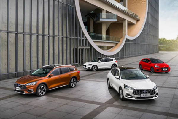  长安福特福克斯广州车展“三箭齐发”，瓦罐车型仅售15.38万元 