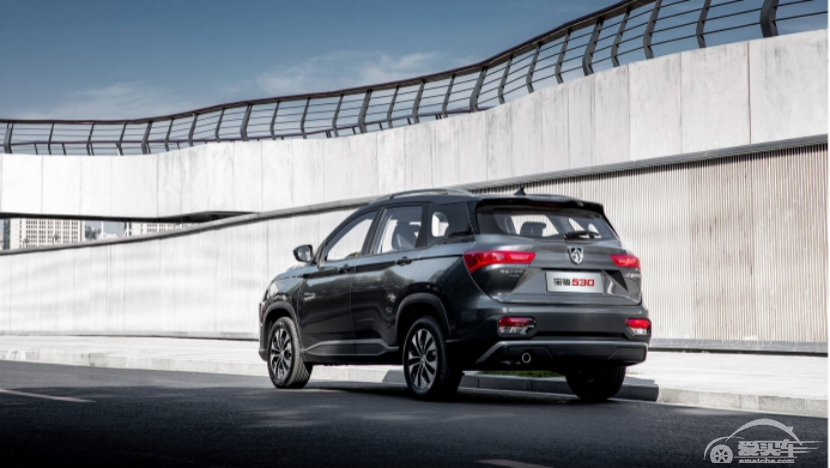 优雅绅士应当如何选择，斯威G01对比宝骏530