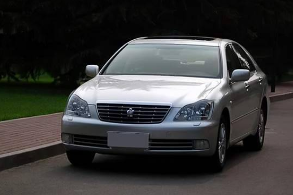 车300：重磅！宣布停产的丰田皇冠将推出SUV车型