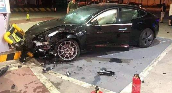 割韭菜、断A柱、房地产造车，回顾2020年的车市名