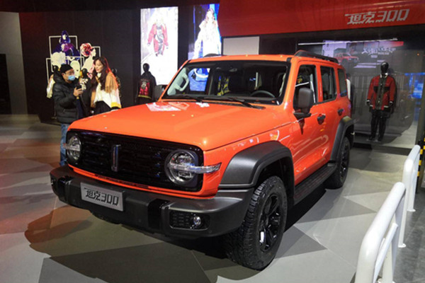 售价不到牧马人一半！WEY坦克300值不值得买？