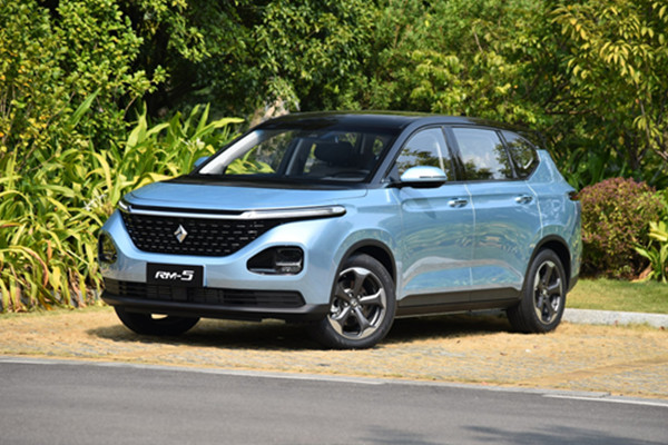 第一次买车不用纠结，选大空间、省油车，这款