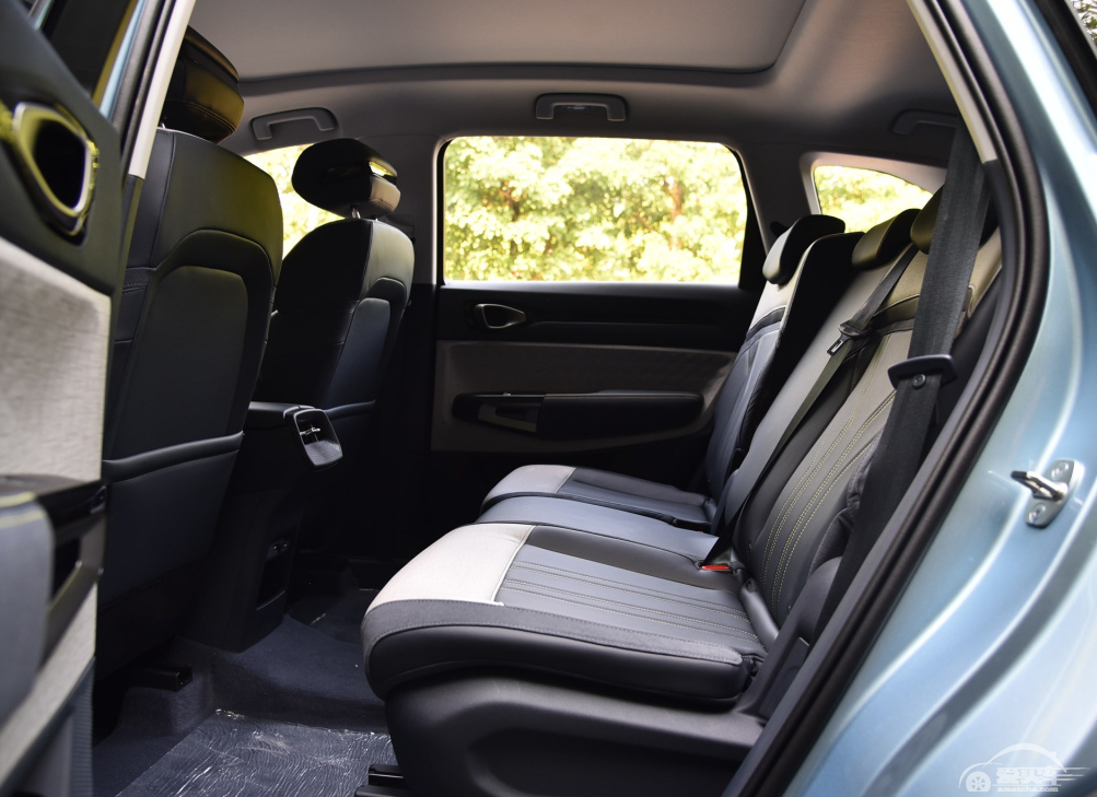 第一次买车不用纠结，选大空间、省油车，这款新宝骏MPV挺保值