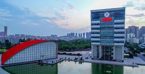  岚图出/启辰并，这背后中国汽车新逻辑 