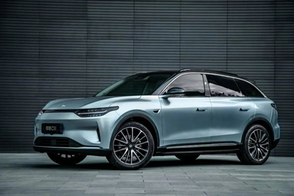 无框车门、零百加速4秒级，不到20万的零跑C11“