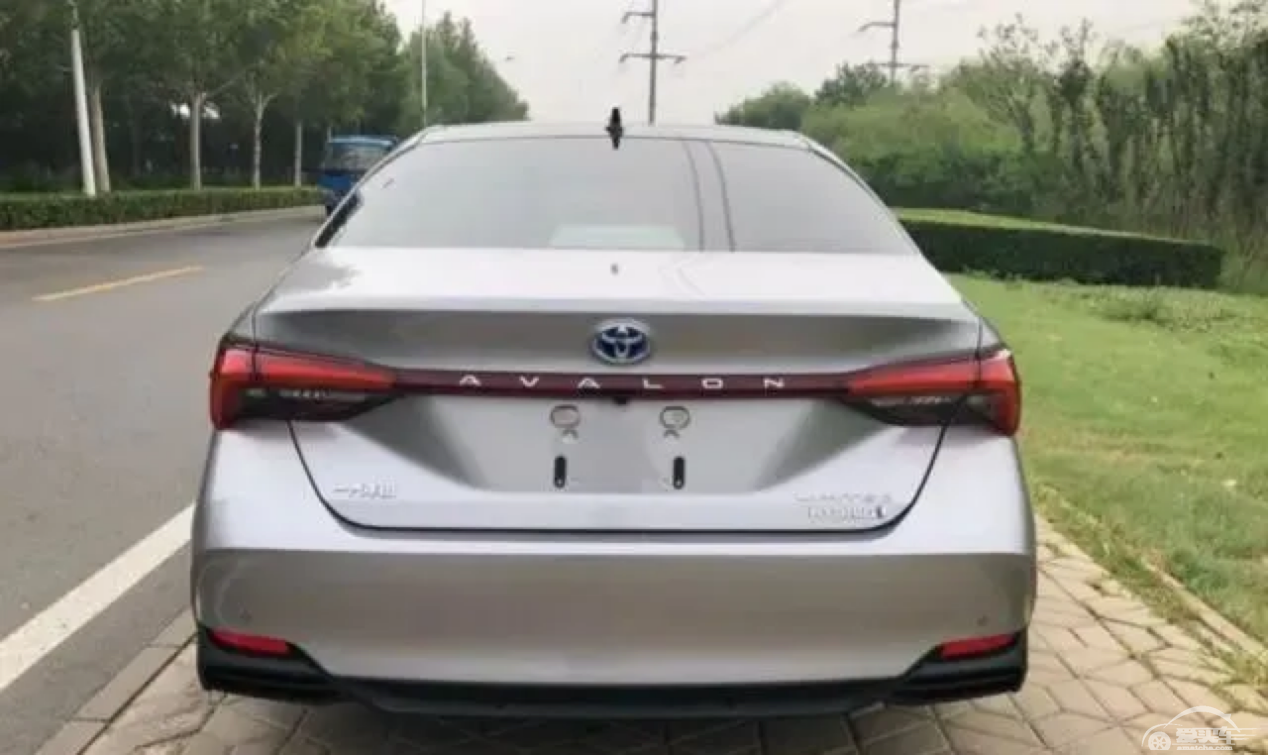 中级轿车市场上的混动扛把子，雅阁混动和亚洲龙双擎你站谁？