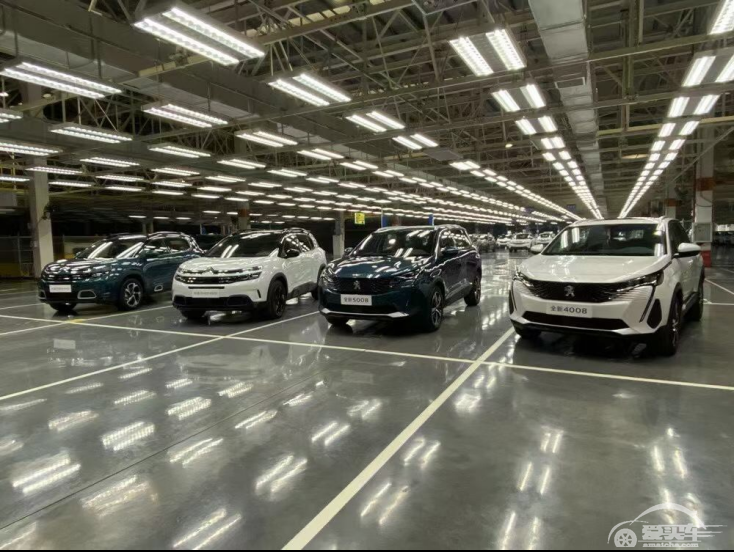 神龙公司首批800辆ES500新能源出租车交付成都!