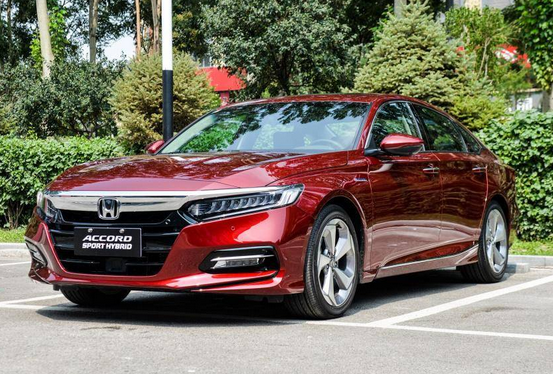  中级轿车市场上的混动扛把子，雅阁混动和亚洲龙双擎你站谁？ 