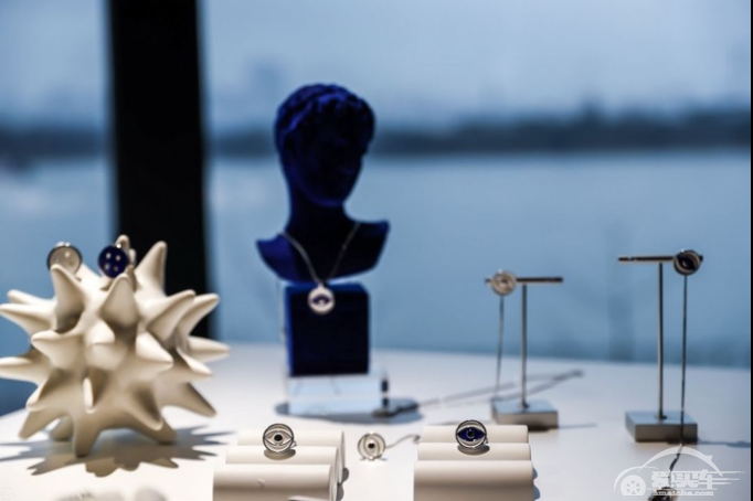 DS 联手《ELLEMEN睿士》深度诠释DS9法式高定设计