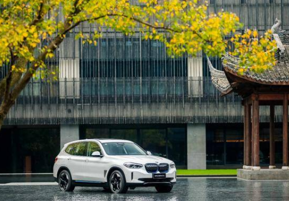  宝马ix3降价7万 并对已售车辆给予补偿 网友直呼：不割韭菜！ 