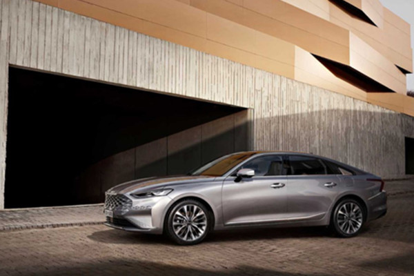 起亚K8发布预览版官图，全新设计更大胆，定位中