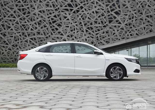 选这些合资车会被骂，但是真省油！不到10万起售还有大优惠