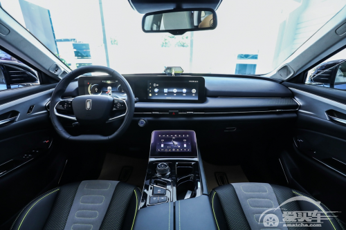 一汽奔腾E01亮相“旗E春城”项目启动会