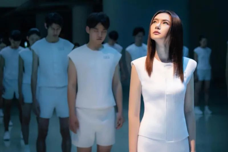 热播剧编剧脑洞大开，10年后的汽车实现完全自动