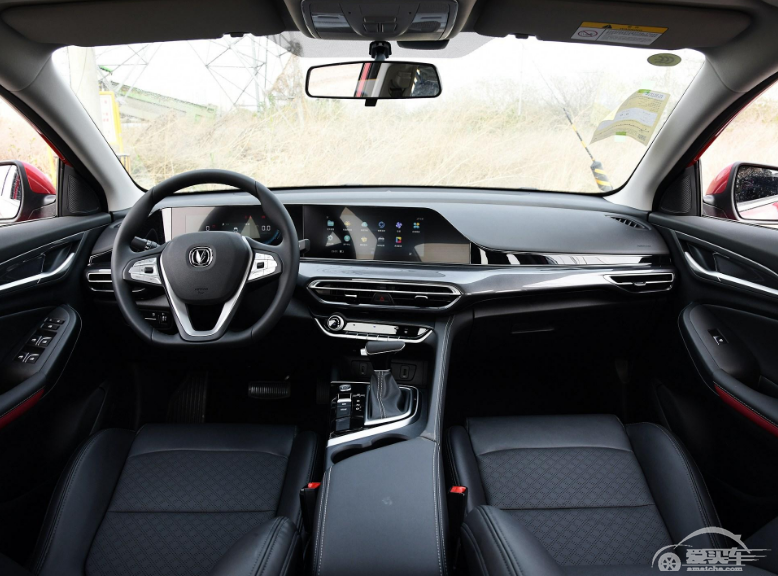 新宝骏RC-5对比逸动PLUS，自主品牌家轿你选谁？