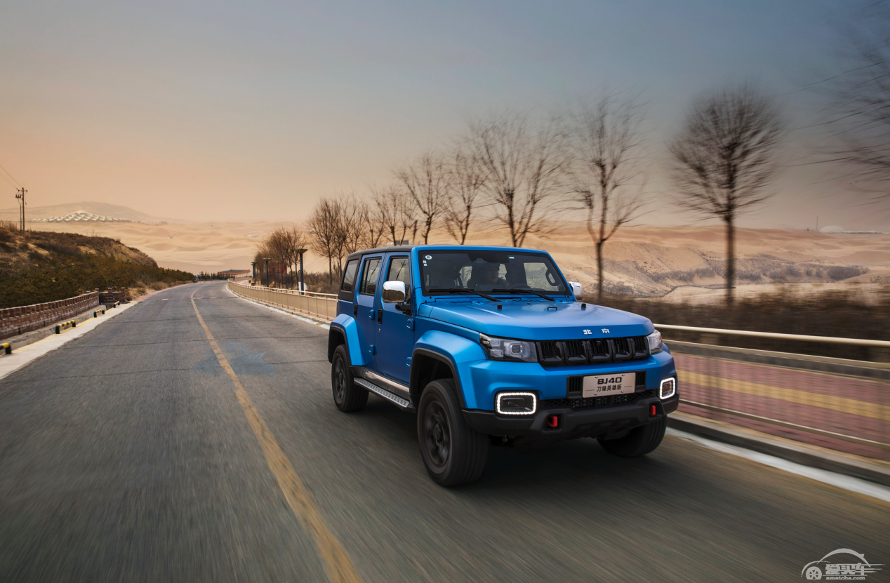 越野圈的狂欢！BJ40刀锋英雄版上市，1箱油续航1000公里