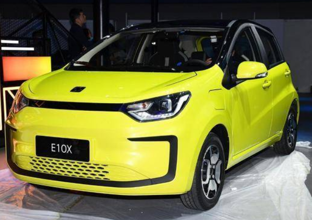  预算4万，该选宏光MINI EV还是思皓E10X？ 