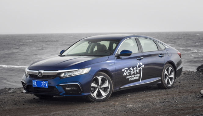  INSPIRE锐·混动对比凯美瑞双擎，谁是20万级混动B级车最优选？ 