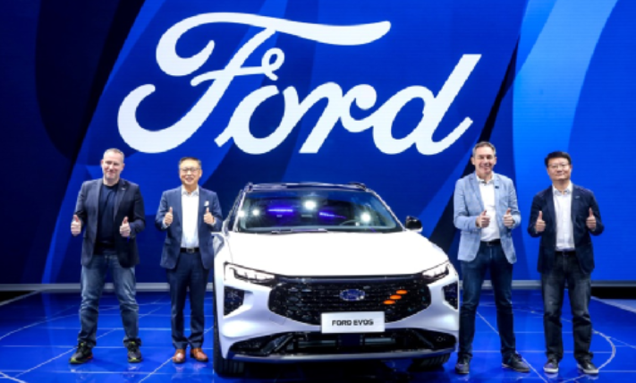 福特展台C位竟然不是电动野马，而是十年前面世