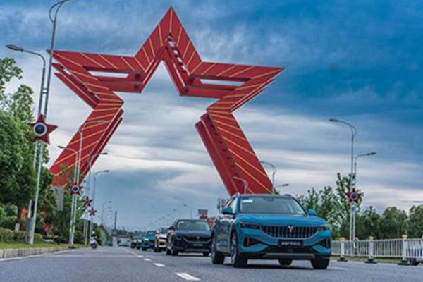  岚图FREE四万公里长测致敬建党100周年 