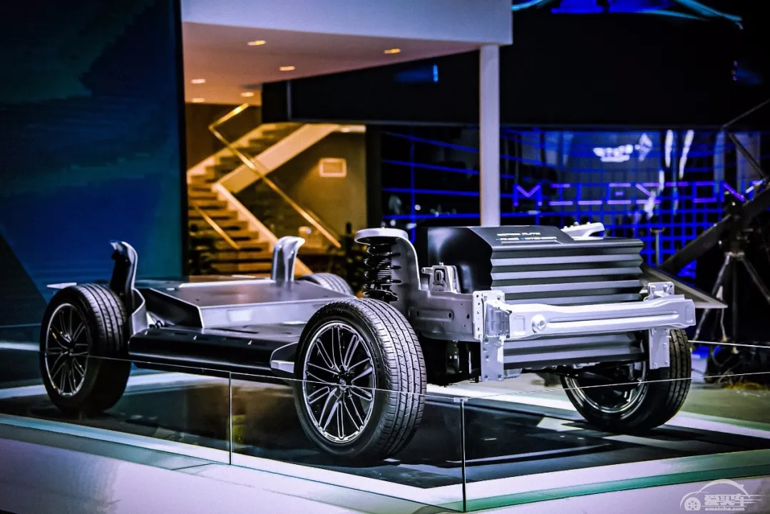 洪浩加盟，5款新车+高端品牌！网友：宝能汽车感受到压力？