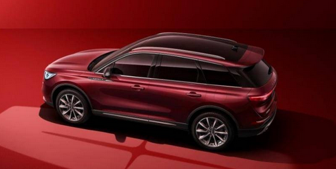  又一款好车上市，配2.0T发动机，更有2711mm轴距 