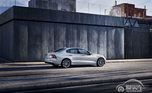 左手仗剑、右手持盾，“西装暴徒”再度出发！