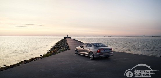 左手仗剑、右手持盾，“西装暴徒”再度出发！