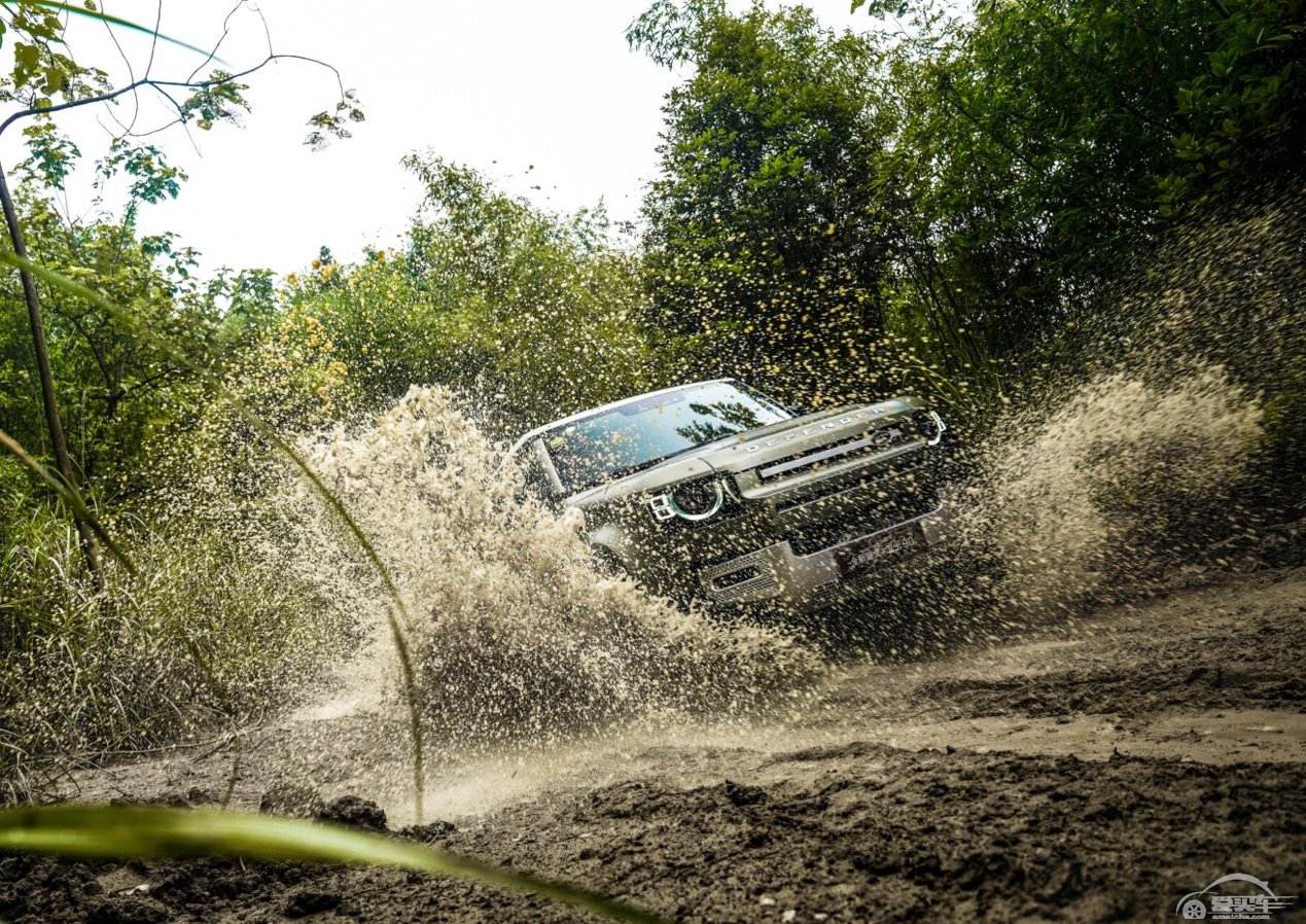 全新路虎卫士90森林探险之旅闪耀山城