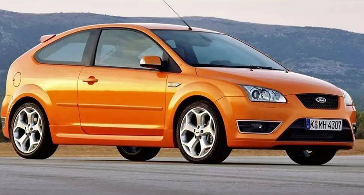 福克斯换回四缸机，前公关经理重新上任，福特