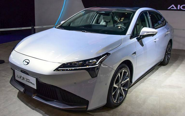  AION S Plus对比秦PLUS EV，价格差不多谁更值 