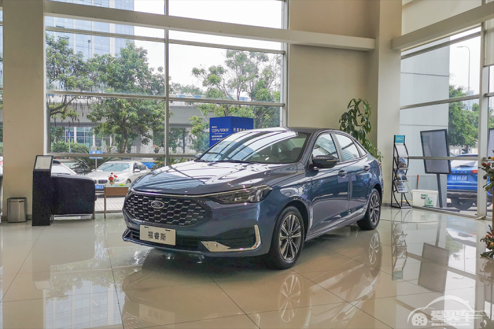 十万落地除了代步还想要啥？对比朗逸、英朗、新一代福睿斯