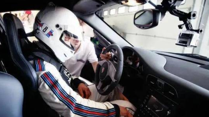 拿影豹下赛道原来可以这么爽，那么道路上表现