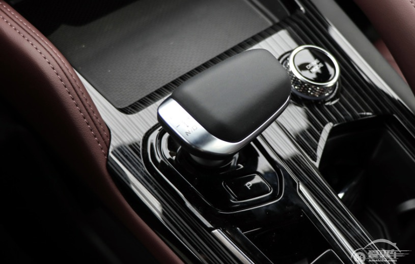 吉利星越L 13.72万元起 沃尔沃同源发动机 还买什么长安UNI-K