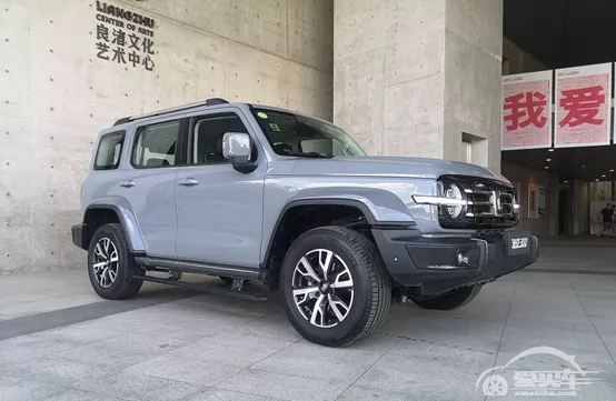 这是一款可以开进城的“坦克”，价格不便宜，但很值得入手