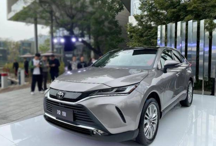  丰田全新轿跑SUV即将上市，2.5L+四驱，堪称最美丰田SUV 