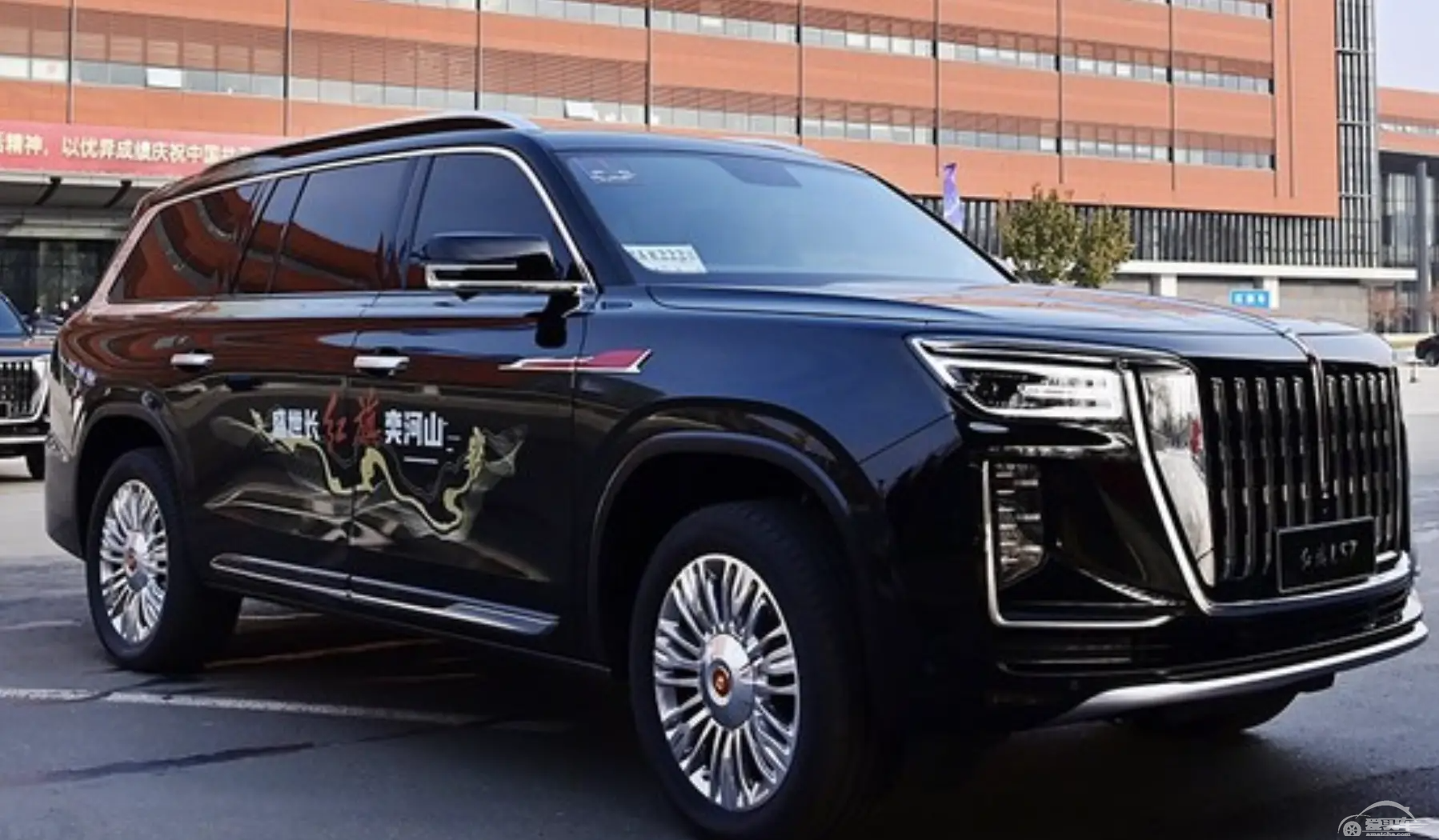 气场丝毫不逊色库里南，红旗LS7实车图片曝光，或将搭配V8动力