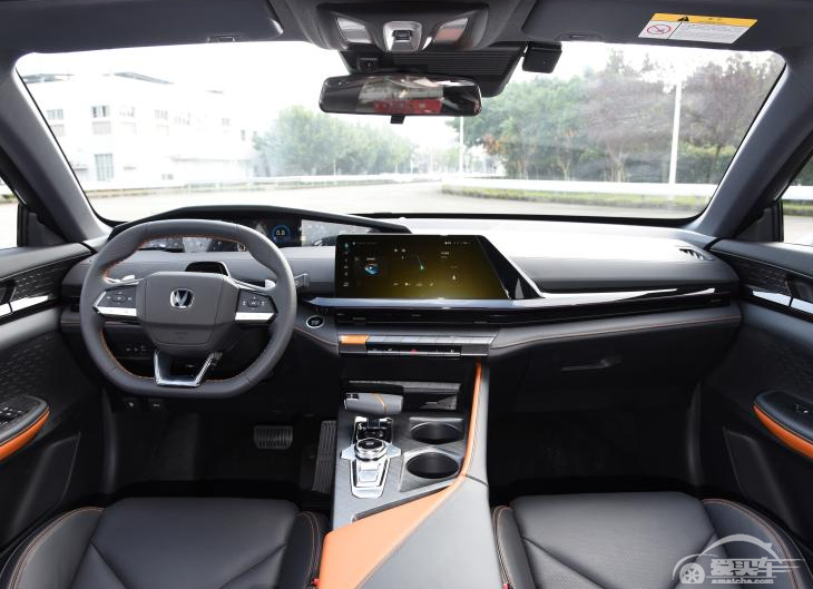 都要崩思域！影豹对比UNI-V，谁才是年轻人的第一辆轿跑？