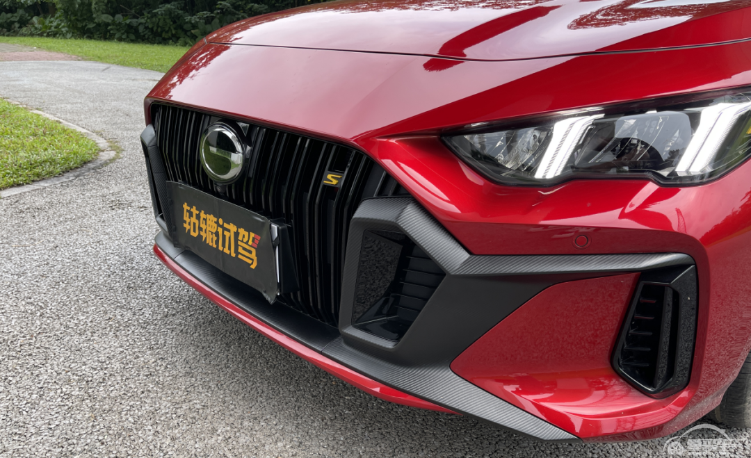 都要崩思域！影豹对比UNI-V，谁才是年轻人的第一辆轿跑？