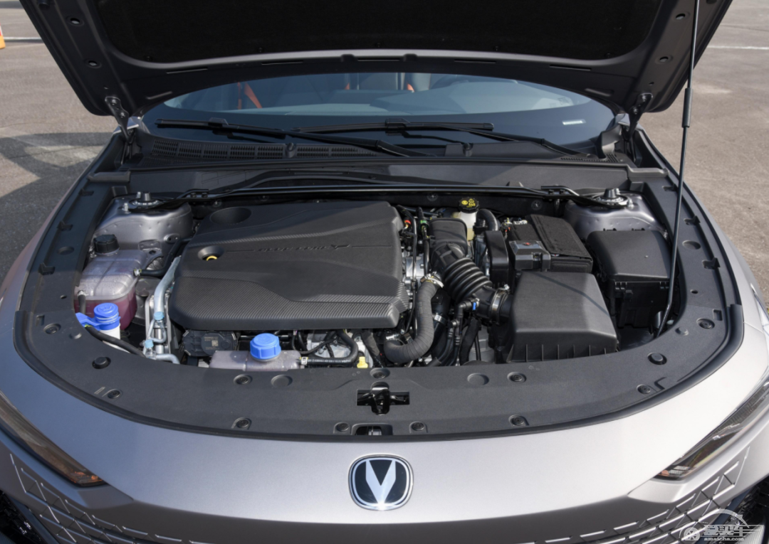 都要崩思域！影豹对比UNI-V，谁才是年轻人的第一辆轿跑？