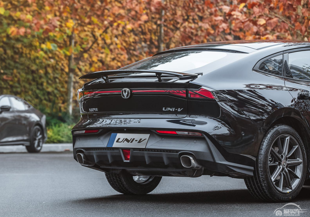都要崩思域！影豹对比UNI-V，谁才是年轻人的第一辆轿跑？